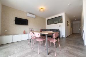TV a/nebo společenská místnost v ubytování GOZO DIVE Residence