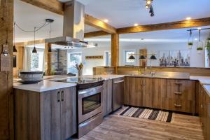 Η κουζίνα ή μικρή κουζίνα στο Entre Monts et Lac - lac - Lake front & Volleyball +35 φωτογραφίες