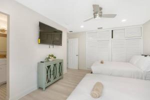 Ένα ή περισσότερα κρεβάτια σε δωμάτιο στο Palm Beach Paradise #833 +19 φωτογραφίες