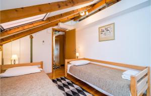 Posteľ alebo postele v izbe v ubytovaní Gorgeous Home In Dubrovnik With Kitchen