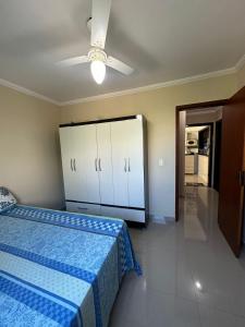 En eller flere senge i et værelse på Condomínio Residencial Marina Clube