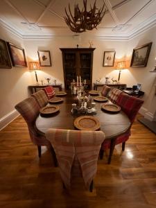 The West Highland Way Hotel Accommodation的休息区