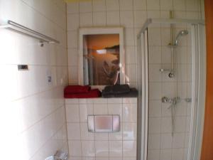 
Ein Badezimmer in der Unterkunft Hotel garni Pension Zur Lutherstadt
