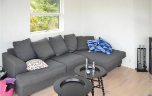 Posezení v ubytování Holiday Home Fasanvej Løkken V