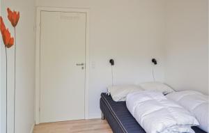 Postel nebo postele na pokoji v ubytování Holiday Home Fasanvej Løkken V