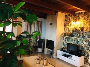 Uma área de estar em Fantatic Holiday House
