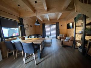 Televízia a/alebo spoločenská miestnosť v ubytovaní Nassfeld Holiday Home