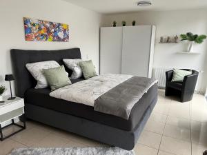 a bedroom with a bed and a chair at Ferienwohnung Goldrausch in Bernkastel-Kues
