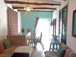 a living room with a couch and a table at Casa Rural Violeta en Atalbéitar Alpujarra in Atalbéitar