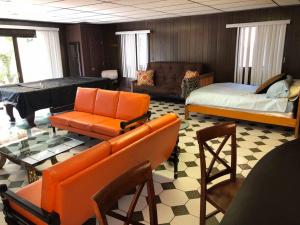 Posezení v ubytování Hoboken! The Cozy Mandarin! Entire Unit , Castle Point Neighborhood!