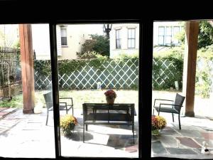 Balkón nebo terasa v ubytování Hoboken! The Cozy Mandarin! Entire Unit , Castle Point Neighborhood!