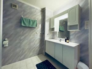 Koupelna v ubytování The Yellow House + 12 fotografií