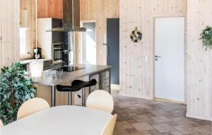 Køkken eller tekøkken på Holiday Home Søtungevej