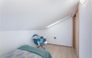 Posteľ alebo postele v izbe v ubytovaní 2 Bedroom Cozy Apartment In Kostrena