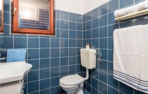Ein Badezimmer in der Unterkunft Lovely Apartment In Rab With Kitchen