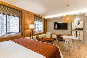 a bedroom with a bed and a dining room at TW Cyclinn Vila Olimpia in São Paulo