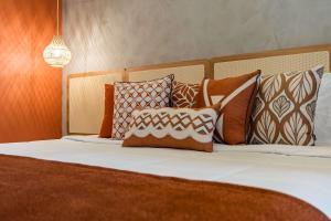 a bedroom with a bed with pillows on it at TW Cyclinn Vila Olimpia in São Paulo