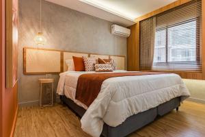 a bedroom with a large bed and a window at TW Cyclinn Vila Olimpia in São Paulo
