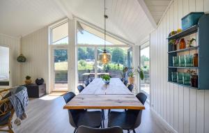 Fotografie z fotogalerie ubytování Beautiful Home In Ebeltoft With Kitchen v destinaci Ebeltoft