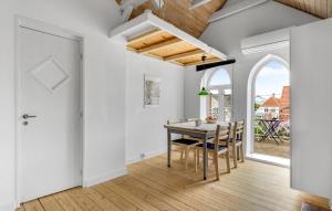 Fotografie z fotogalerie ubytování Apartment with balcony in villa Hojer v destinaci Højer