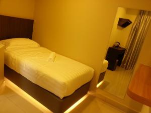 Postel nebo postele na pokoji v ubytování Hotel Vevo Puchong Malaysia
