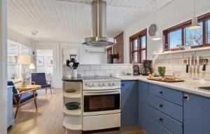 Kuchyň nebo kuchyňský kout v ubytování 3 Bedroom Lovely Home In Hals + 15 fotografií