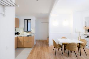 Η κουζίνα ή μικρή κουζίνα στο Entire Apartment Central Paris, 3rd floor with elevator