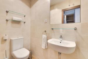 Livensa Living Studios Málaga Feria的一间浴室