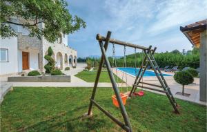 Bazén v ubytovaní Holiday Home Boljevici 38 alebo v jeho blízkosti