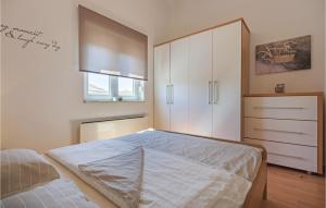 Posteľ alebo postele v izbe v ubytovaní Three-Bedroom Holiday Home Betiga With A Fireplace 02