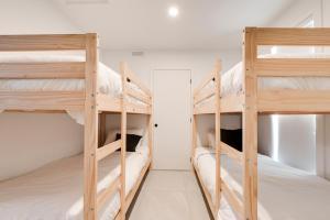 a bedroom with two bunk beds in a room at White House 843 - 3 chambres - 8 personnes in Saint-Férréol-les-Neiges +14 photos