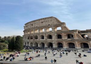 a group of people standing in front of the coliseum at Rosa Italia Hotel Roma in Rome