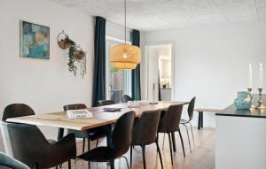 Fotografie z fotogalerie ubytování Gorgeous Home In Hjerm With Kitchen v destinaci Hjerm