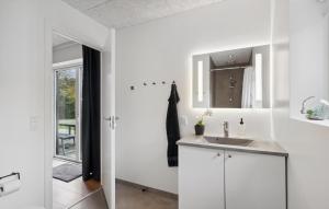 Fotografie z fotogalerie ubytování Gorgeous Home In Hjerm With Kitchen v destinaci Hjerm