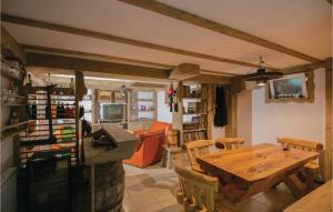 Posedenie v ubytovaní Three-Bedroom Holiday Home In Grubine