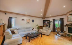 Posedenie v ubytovaní Three-Bedroom Holiday Home In Grubine