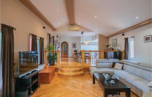 Posedenie v ubytovaní Three-Bedroom Holiday Home In Grubine