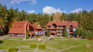una grande casa in mezzo a un parco di Vilos NEMUNO SLĖNIS Liuxas a Birštonas