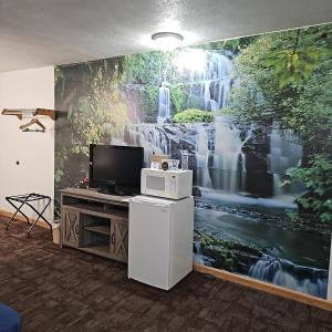 Televisyen dan/atau pusat hiburan di Jefferson Inn