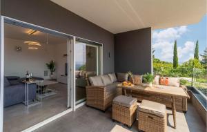 Χώρος καθιστικού στο 3 Bedroom Awesome Apartment In Kostrena