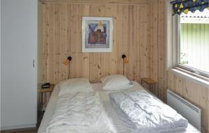 Postel nebo postele na pokoji v ubytování Holiday Home Tranebærvej Ålbæk V