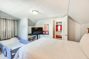 a bedroom with a bed and a flat screen tv at Bring Your Pet and Visit Springfield Westfield Home in Westfield