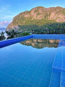 Bazén v ubytování Maya Hostel El Nido nebo v jeho okolí