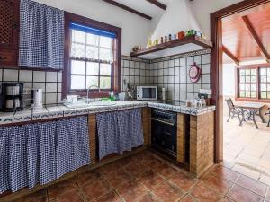 Kuchyň nebo kuchyňský kout v ubytování holiday home, Puntallana