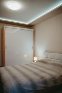 Postel nebo postele na pokoji v ubytování Varna City Apartment + 5 fotografií