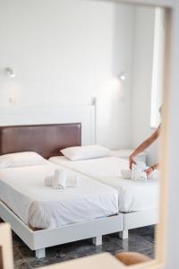 Postel nebo postele na pokoji v ubytování Pontikonisi Hotel & Suites