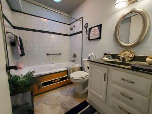 Ένα μπάνιο στο Lake Catherine Serenity Retreat +34 φωτογραφίες