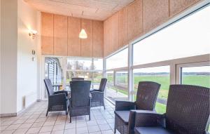 Posezení v ubytování Nice Home In Ebeltoft With Sauna