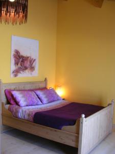 a bedroom with a bed in a yellow wall at Lo Scoiattolo Country House in Montorio al Vomano