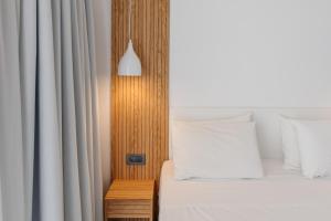 Postel nebo postele na pokoji v ubytování Pontikonisi Hotel & Suites